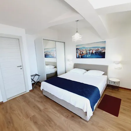 White House Apartment *